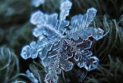 雪花是什么形状：多种多样(多是六边形)