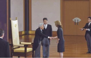 日本首相和天皇哪个大