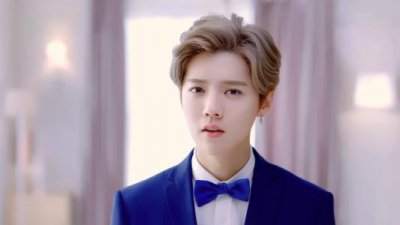 鹿晗七龙吐珠事件图片，是80后满满的回忆