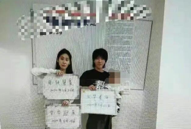 华晨宇张碧晨女儿名字华迎晨，一家三口照片