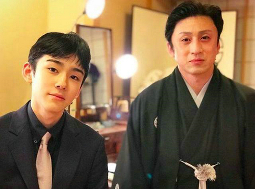 藤间斋家族在日本的地位如何，他为什么叫松本金太郎、市川染五郎？