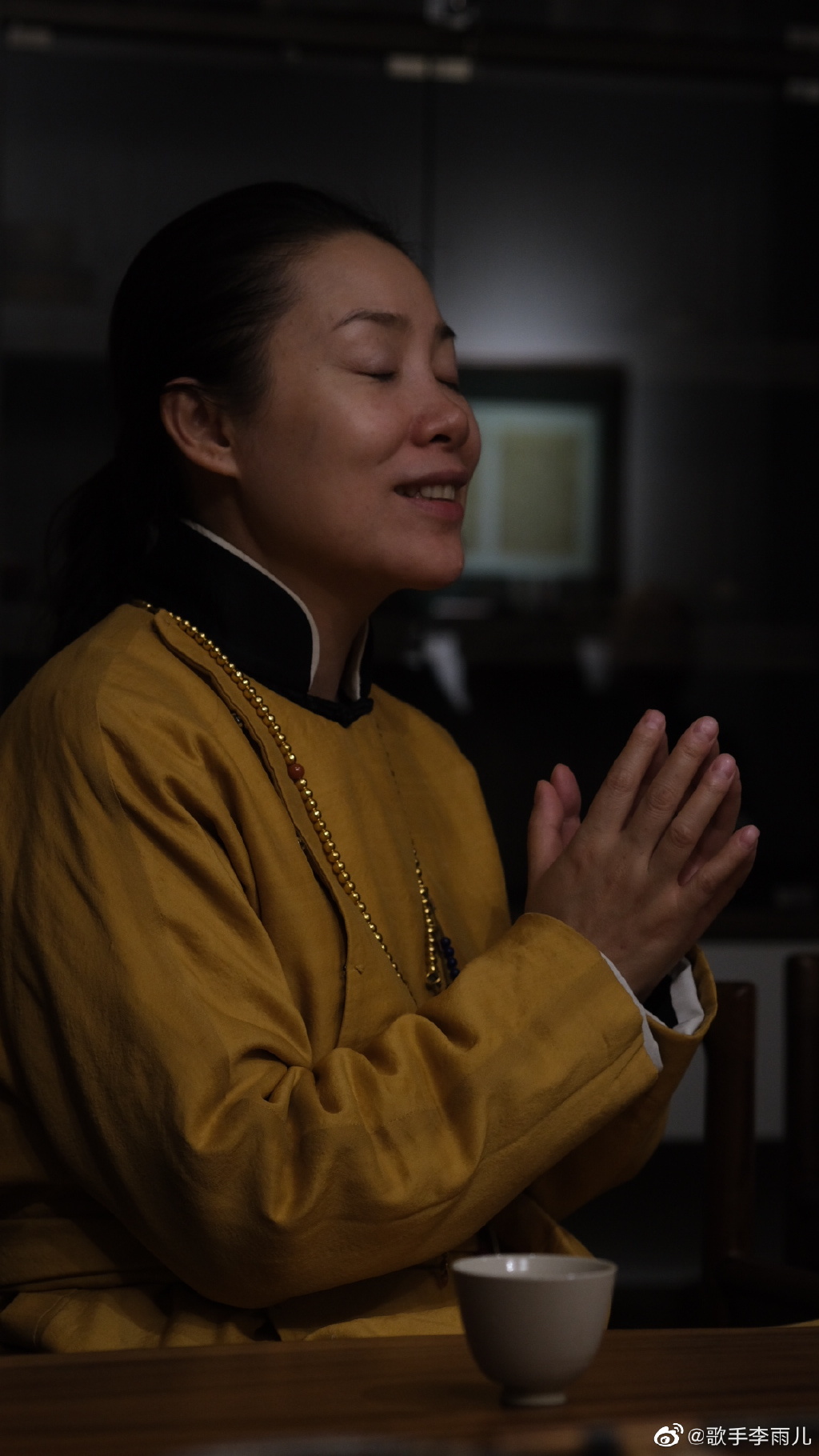 李雨儿为什么出家为僧，她为什么叫圣光？