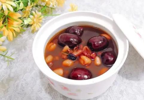 五红汤都有什么材料，有红豆.枸杞.红枣.红糖.红皮花生