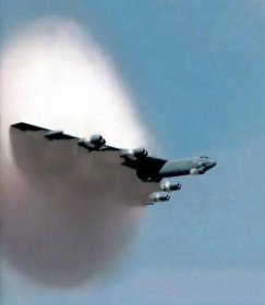 音爆是什么原因产生的，在飞机超音速飞行时才会出现