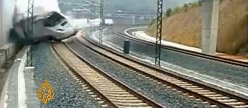实拍火车脱轨事故惊人一幕，火车为什么一般不会脱轨？