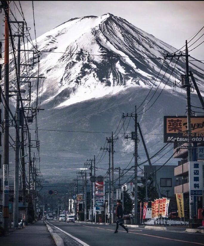 日本的富士山多久喷发一次，如果富士山喷发中国会咋样？